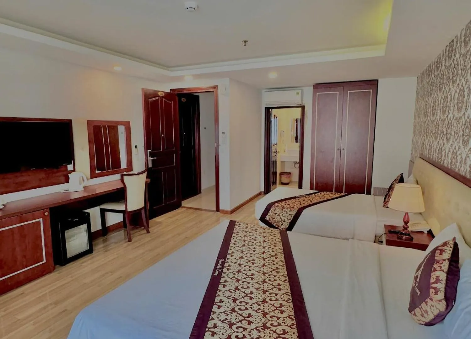 Paris Luxury Hotel & Apartment Nha Trang 4*,