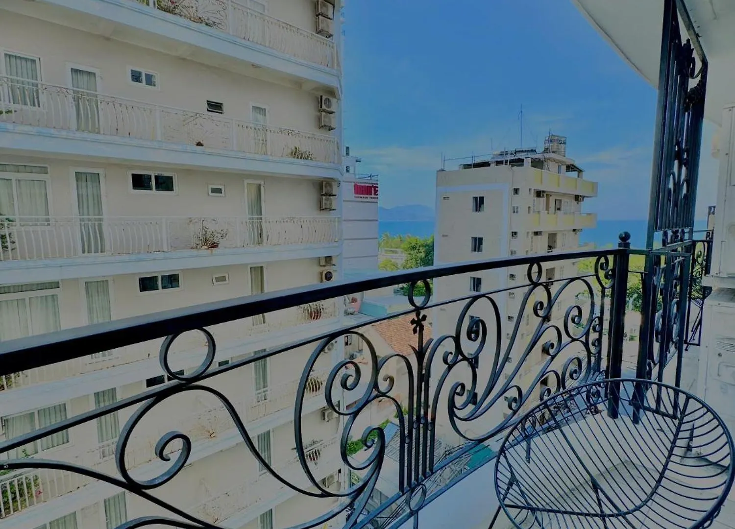 Paris Luxury Hotel & Apartment Nha Trang